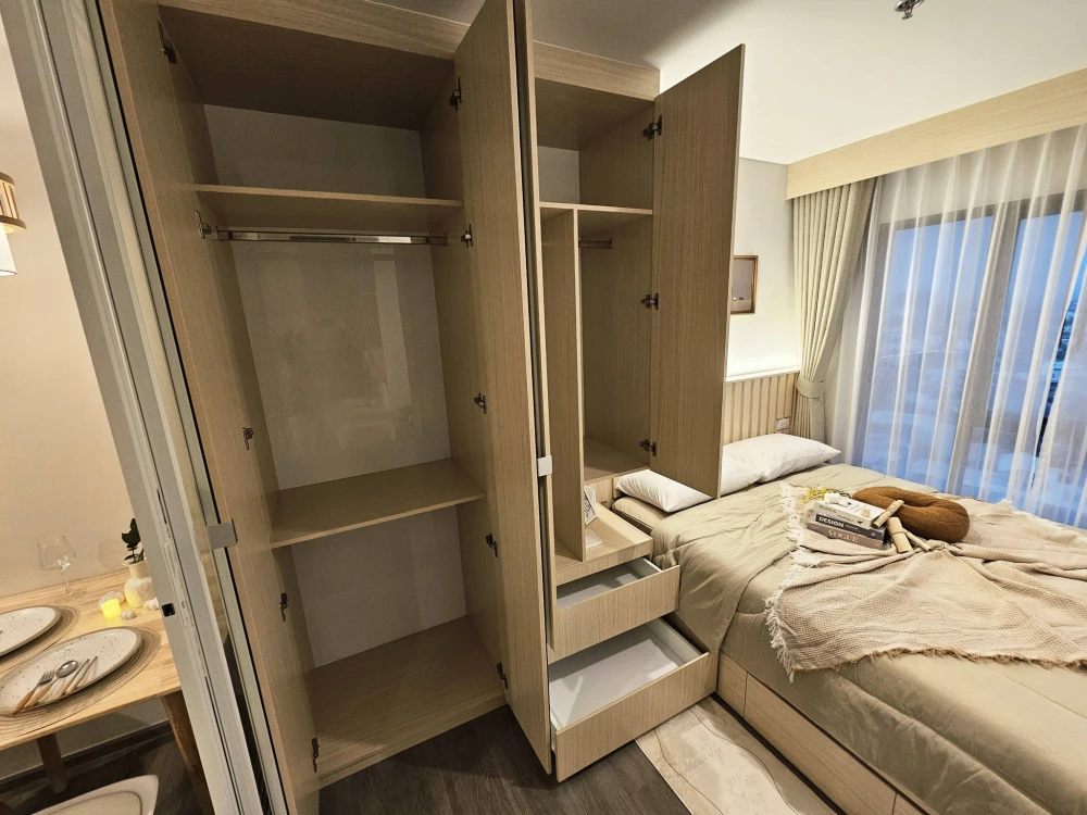 For rent: Regent Home Wuttakat. Beautifully decorated minimalist-style room with high-quality built-in furniture and complete amenities. Book now!