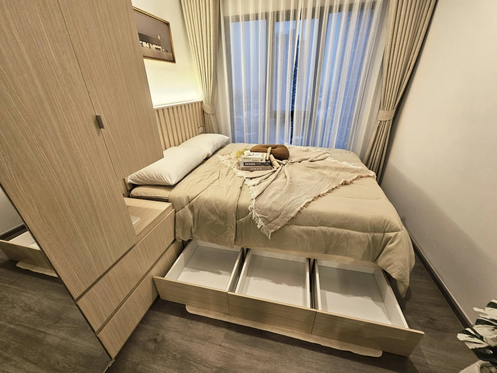 For rent: Regent Home Wuttakat. Beautifully decorated minimalist-style room with high-quality built-in furniture and complete amenities. Book now!