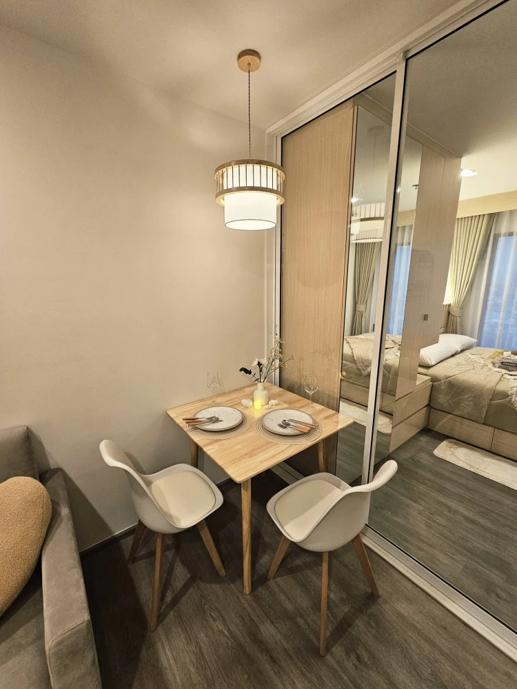 For rent: Regent Home Wuttakat. Beautifully decorated minimalist-style room with high-quality built-in furniture and complete amenities. Book now!