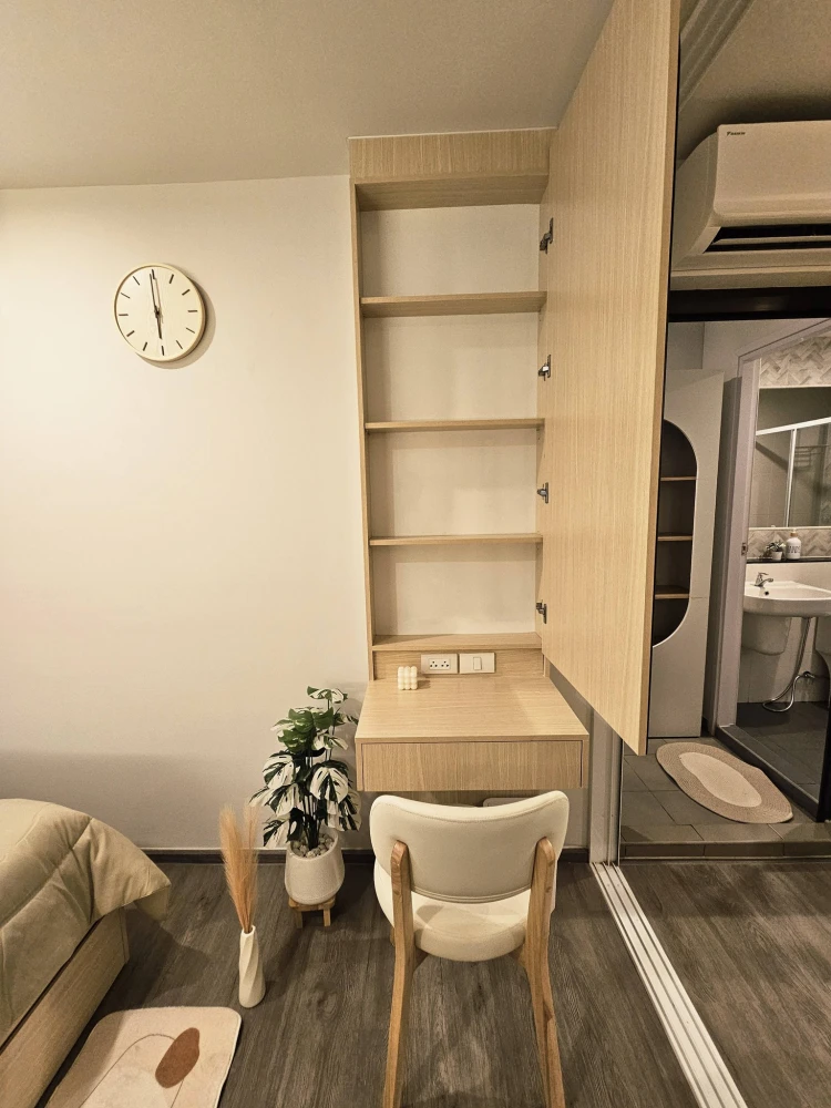 For rent: Regent Home Wuttakat. Beautifully decorated minimalist-style room with high-quality built-in furniture and complete amenities. Book now!