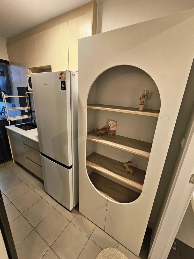 For rent: Regent Home Wuttakat. Beautifully decorated minimalist-style room with high-quality built-in furniture and complete amenities. Book now!