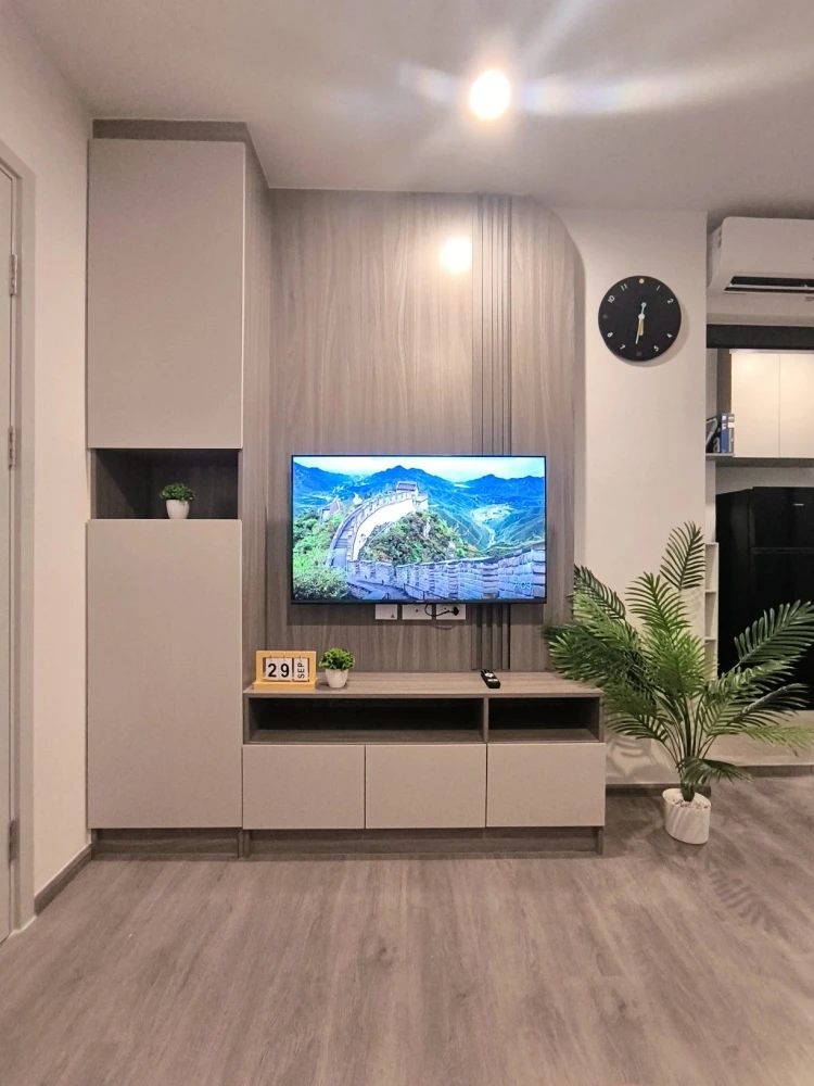 For rent: Regent Home Wuttakat, luxurious high-floor unit with stunning views. This is the rarest unit in the project, so grab it while you can!