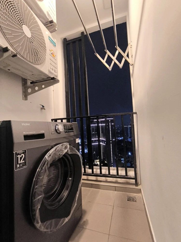For rent: Regent Home Wuttakat, luxurious high-floor unit with stunning views. This is the rarest unit in the project, so grab it while you can!