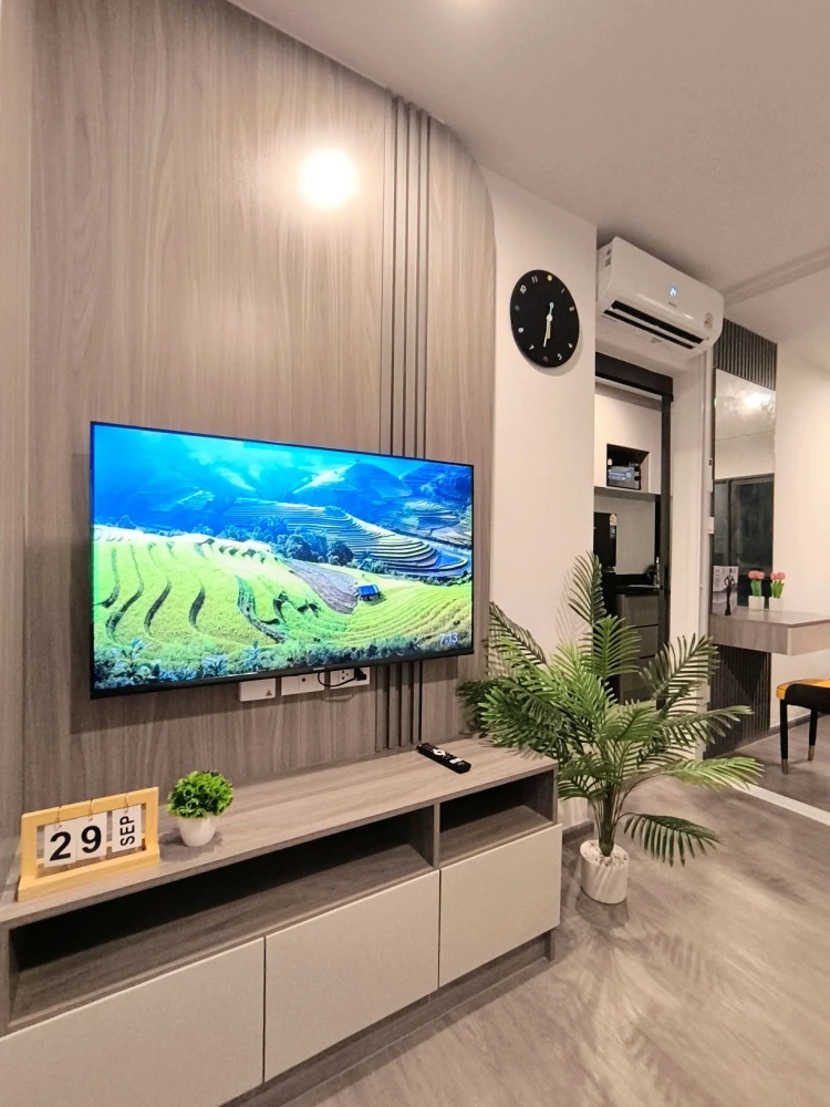 For rent: Regent Home Wuttakat, luxurious high-floor unit with stunning views. This is the rarest unit in the project, so grab it while you can!