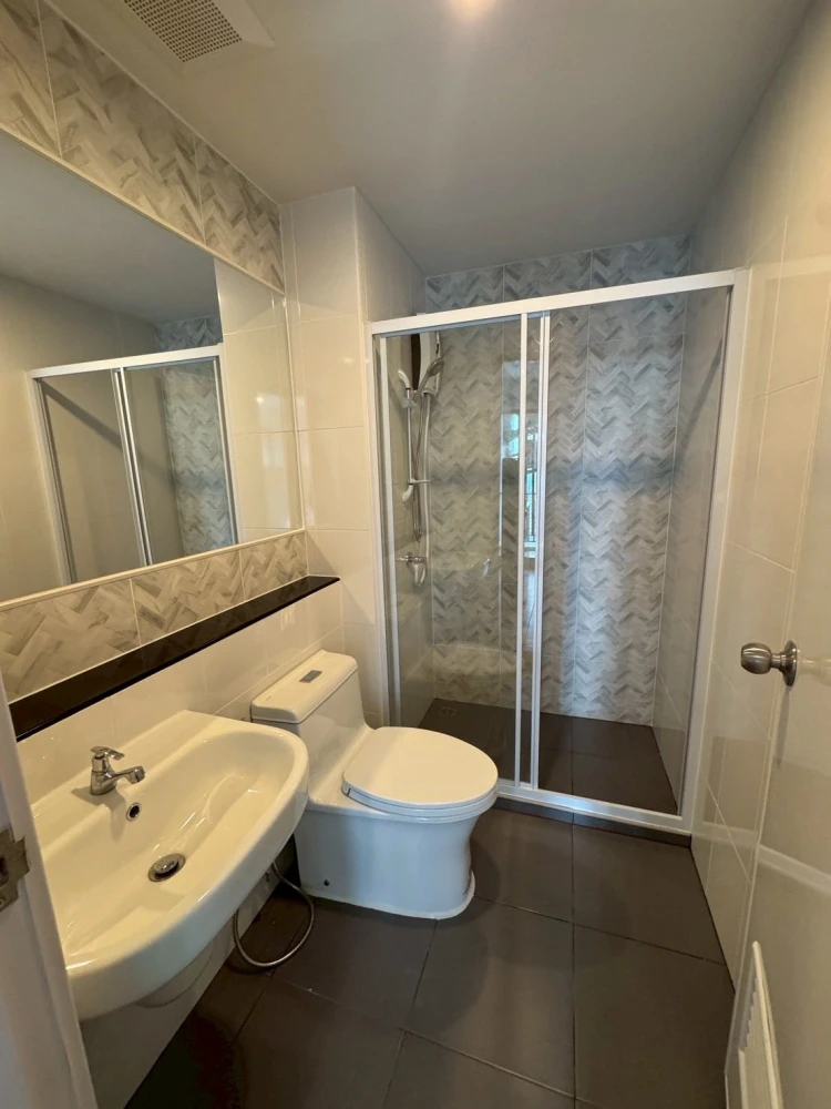 For rent: Regent Home Wutthakat, high floor, ready to move in, fully furnished, just bring your suitcase and move in. Hurry and reserve now before it'