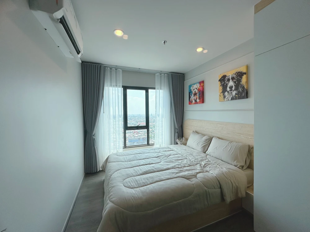 For rent: Regent Home Wutthakat, high floor unit, fully furnished, ready to move in, north facing. This great unit is selling fast, book now!