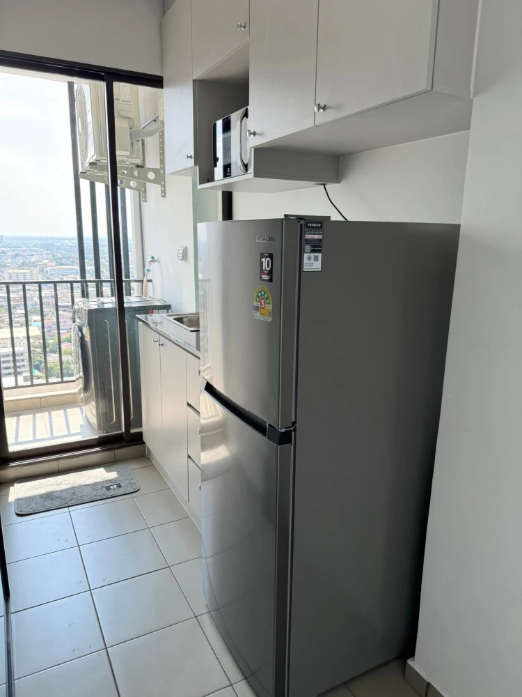 For rent: Regent Home Wutthakat, high floor unit, great ventilation, beautiful city view. Book now, this price is hard to find!