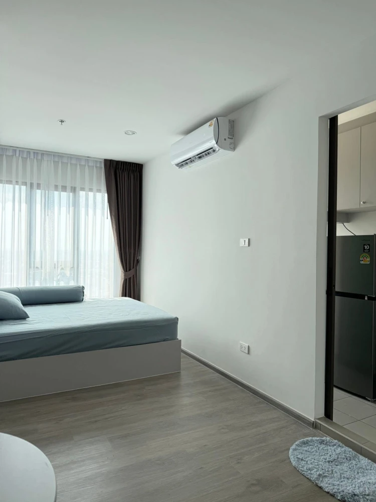 For rent: Regent Home Wutthakat, high floor unit, great ventilation, beautiful city view. Book now, this price is hard to find!