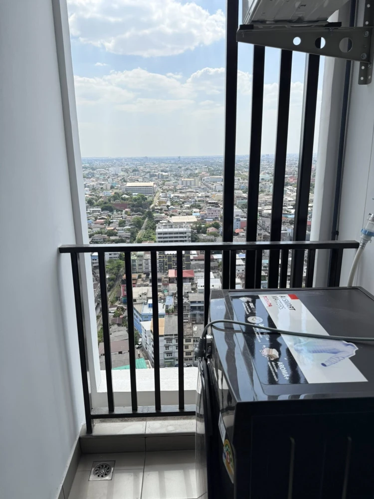 For rent: Regent Home Wutthakat, high floor unit, great ventilation, beautiful city view. Book now, this price is hard to find!