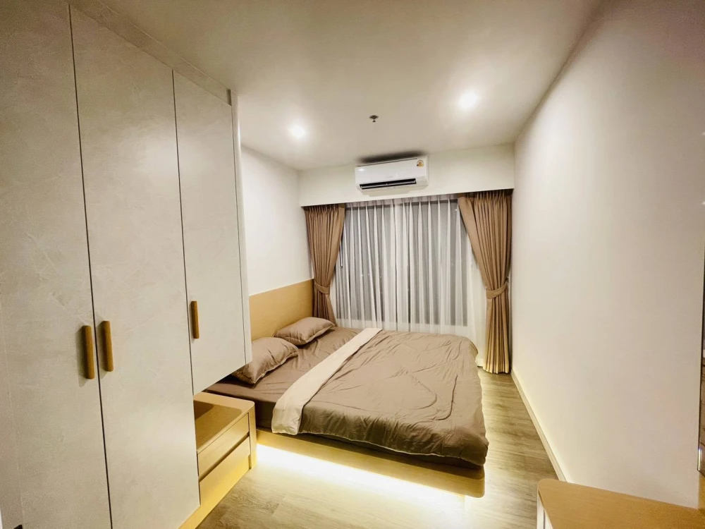 For rent: Regent Home Wutthakat. Ready-to-move-in unit with separate, well-divided zones. Book now, don't miss out!