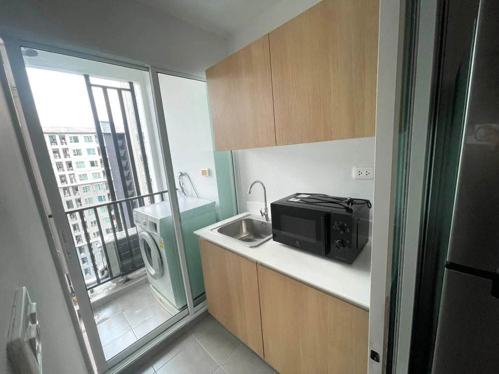 Studio unit for rent at Regent Home Bangson 28, located on the 22nd floor with a high-rise view. Fully equipped with amenities—book now!