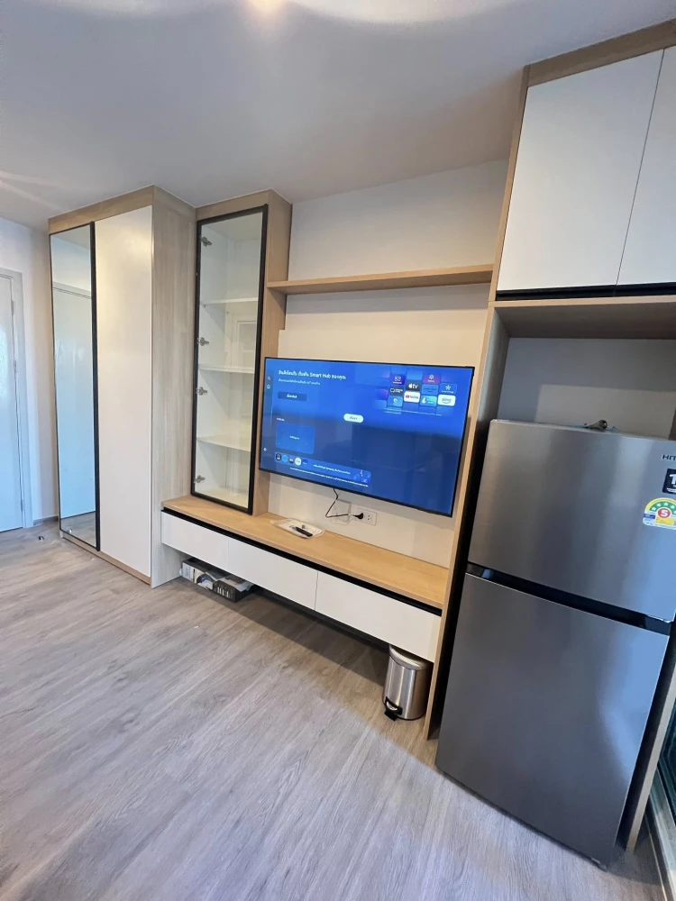 For rent: Regent Home Bangna, 25th floor, privately partitioned unit with city view of Pak Nam, unobstructed view. Book now before it's too late!