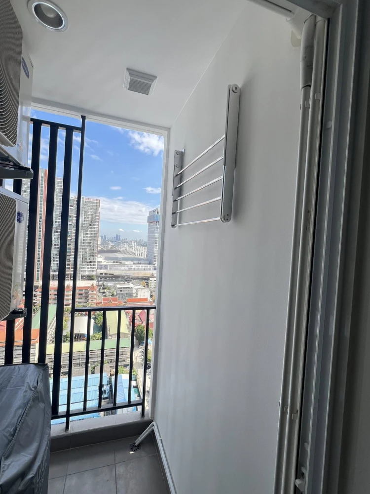 For rent: Regent Home Bangna, 25th floor, privately partitioned unit with city view of Pak Nam, unobstructed view. Book now before it's too late!