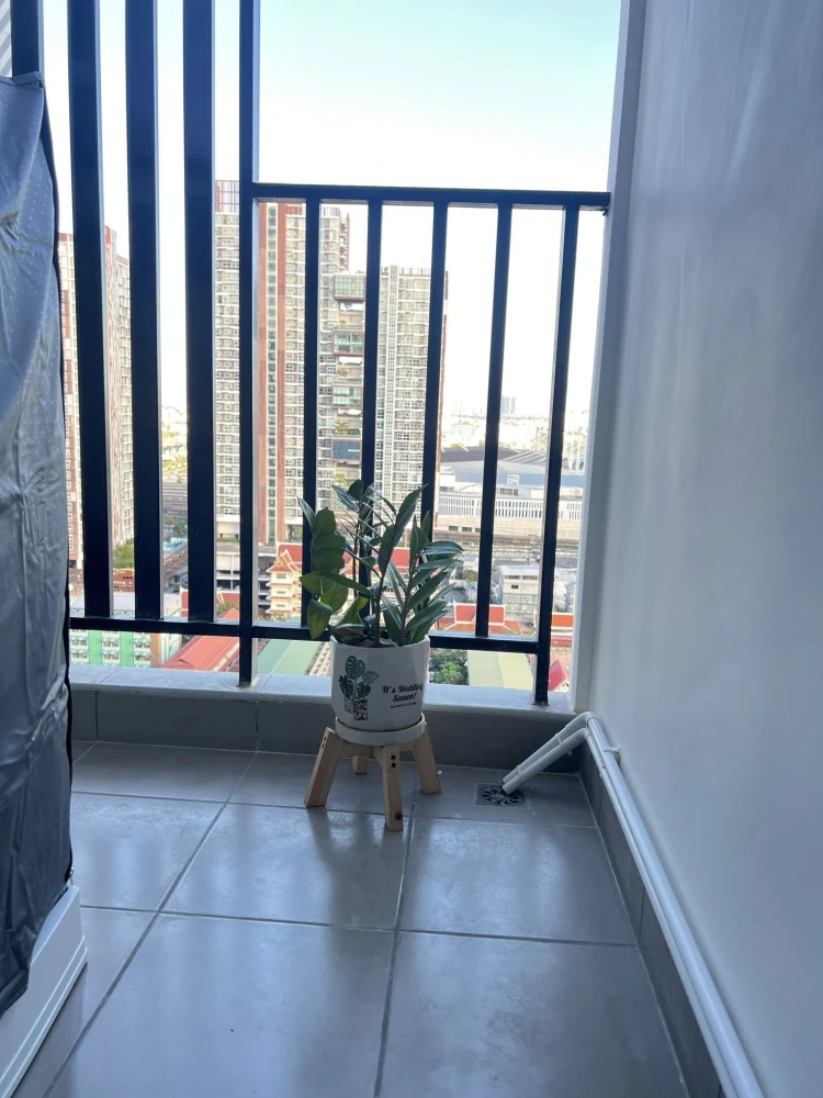 For rent: Regent Home Bangna, 25th floor, privately partitioned unit with city view of Pak Nam, unobstructed view. Book now before it's too late!