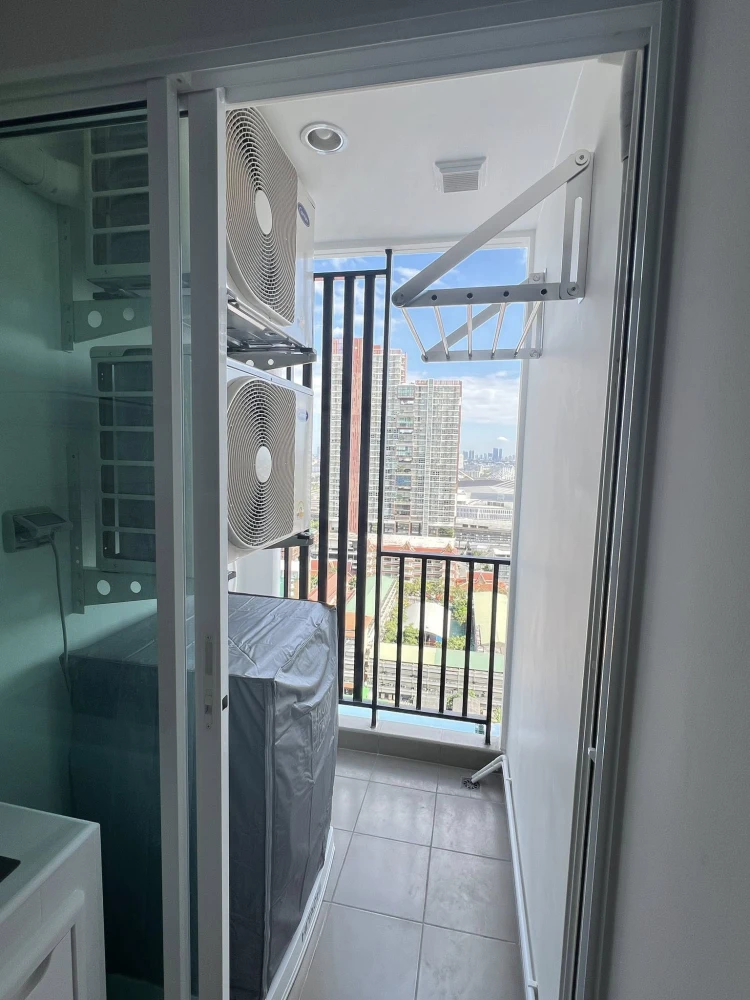 For rent: Regent Home Bangna, 25th floor, privately partitioned unit with city view of Pak Nam, unobstructed view. Book now before it's too late!