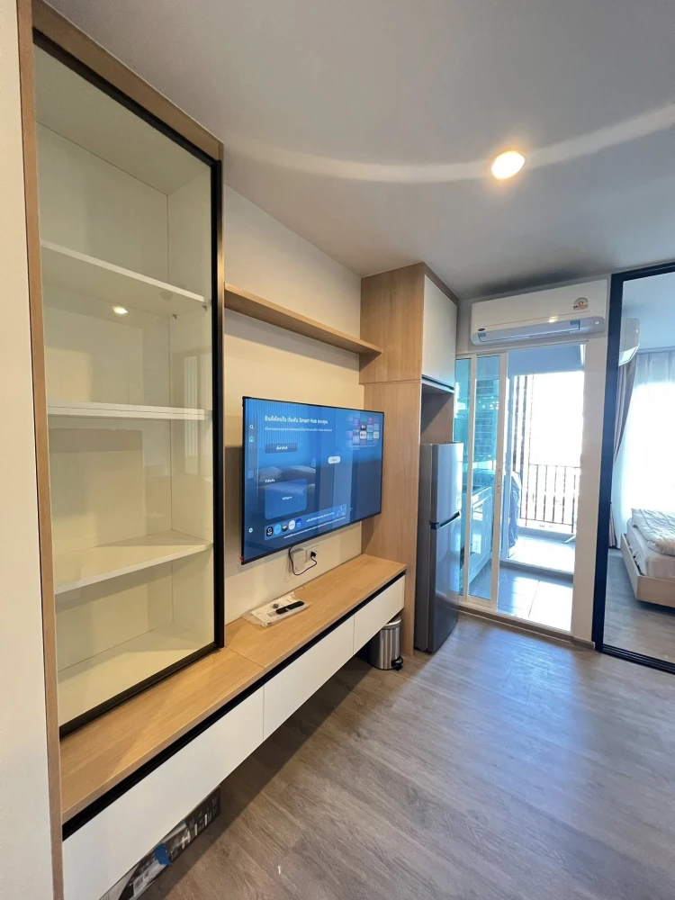 For rent: Regent Home Bangna, 25th floor, privately partitioned unit with city view of Pak Nam, unobstructed view. Book now before it's too late!