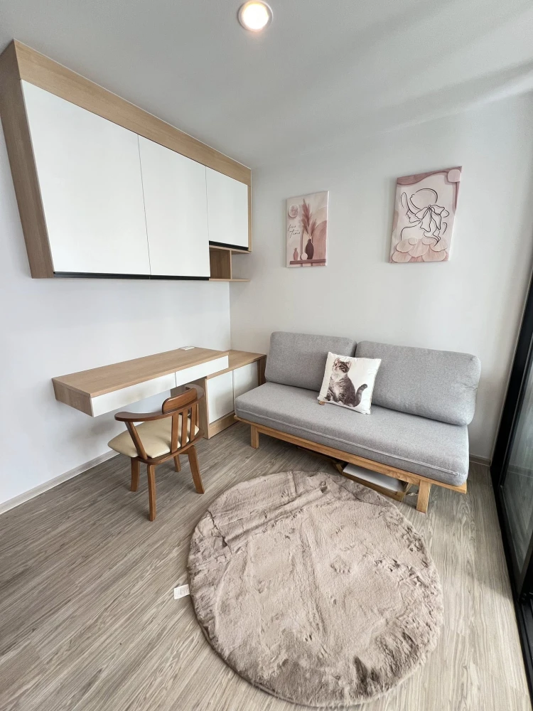 For rent: Regent Home Bangna. A lovely unit with high-quality built-in furniture at an amazing price. You definitely don't want to miss this!