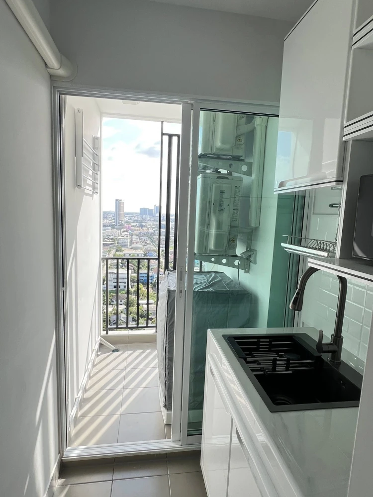 For rent: Regent Home Bangna. A lovely unit with high-quality built-in furniture at an amazing price. You definitely don't want to miss this!