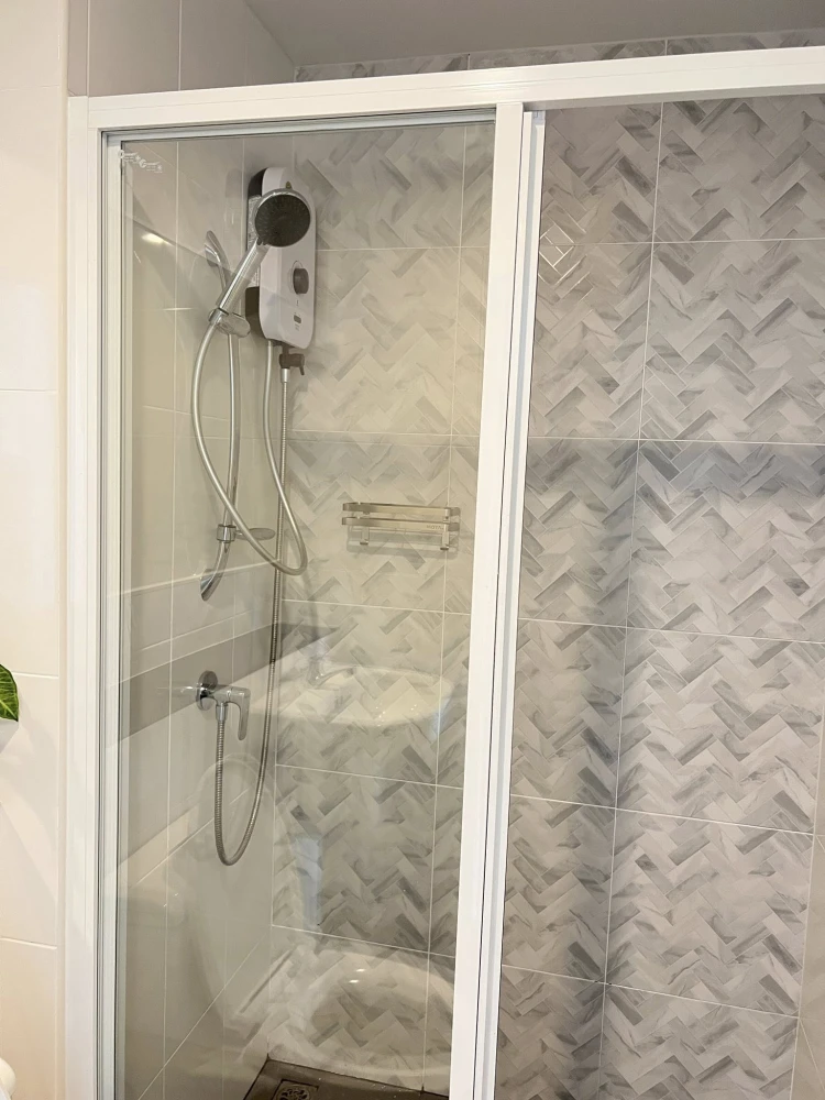 For rent: Regent Home Bangna. A lovely unit with high-quality built-in furniture at an amazing price. You definitely don't want to miss this!