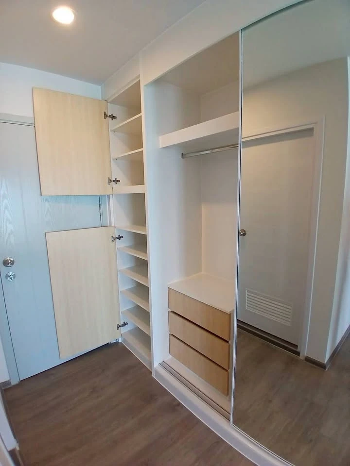 For rent: Regent Home Bangna, very high floor unit with BITEC view and unobstructed view. Minimalist style interior with top-quality furniture. Book n