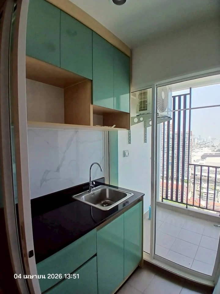For rent: Regent Home Bangna, very high floor unit with BITEC view and unobstructed view. Minimalist style interior with top-quality furniture. Book n