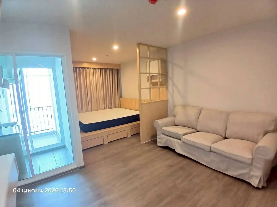 For rent: Regent Home Bangna, very high floor unit with BITEC view and unobstructed view. Minimalist style interior with top-quality furniture. Book n