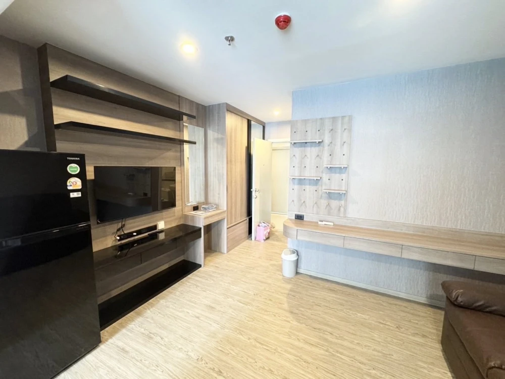 For rent: Regent Home Bangna, furnished room, ready to move in, built-in furniture, 27th floor, high view, good price, come and reserve now.