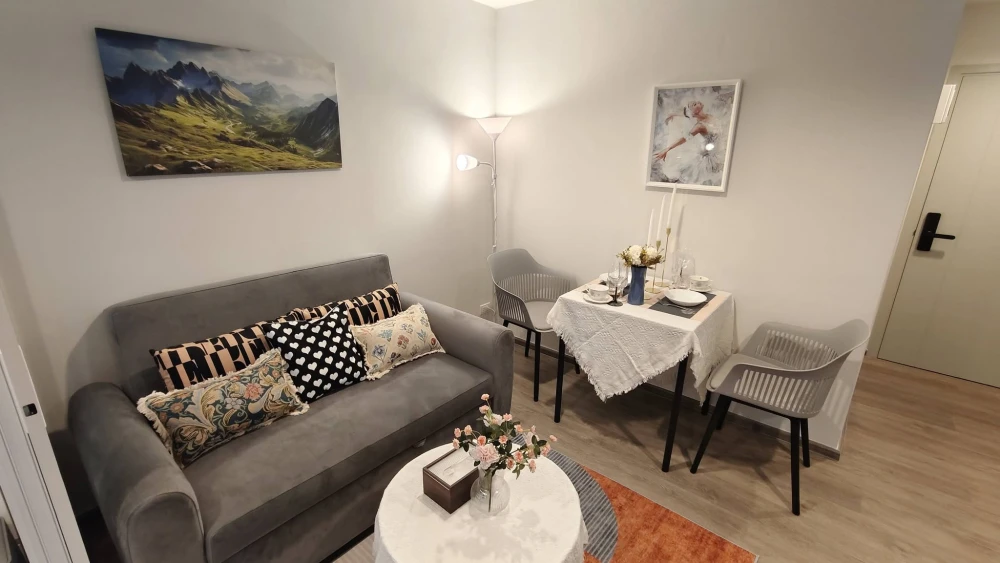 For rent: Regent Home Bangna. Beautifully decorated room! Great price! Pool view, not hot, very livable. You have to check it out!