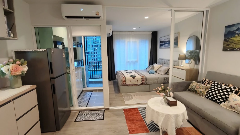 For rent: Regent Home Bangna. Beautifully decorated room! Great price! Pool view, not hot, very livable. You have to check it out!