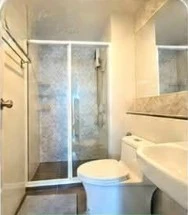 For Rent: Regent Home Wutthakat, Building A, 7th Floor (same level as the common facilities). Features a separate kitchen and a cozy, well-decorated i