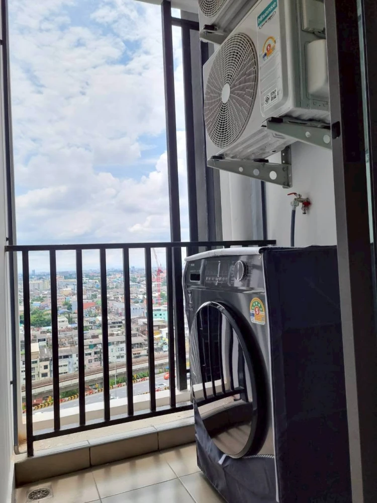 Condo for rent at Regent Home Wutthakat. The unit is pleasant and comes fully furnished with all appliances. Great value—book yours now before it’s go