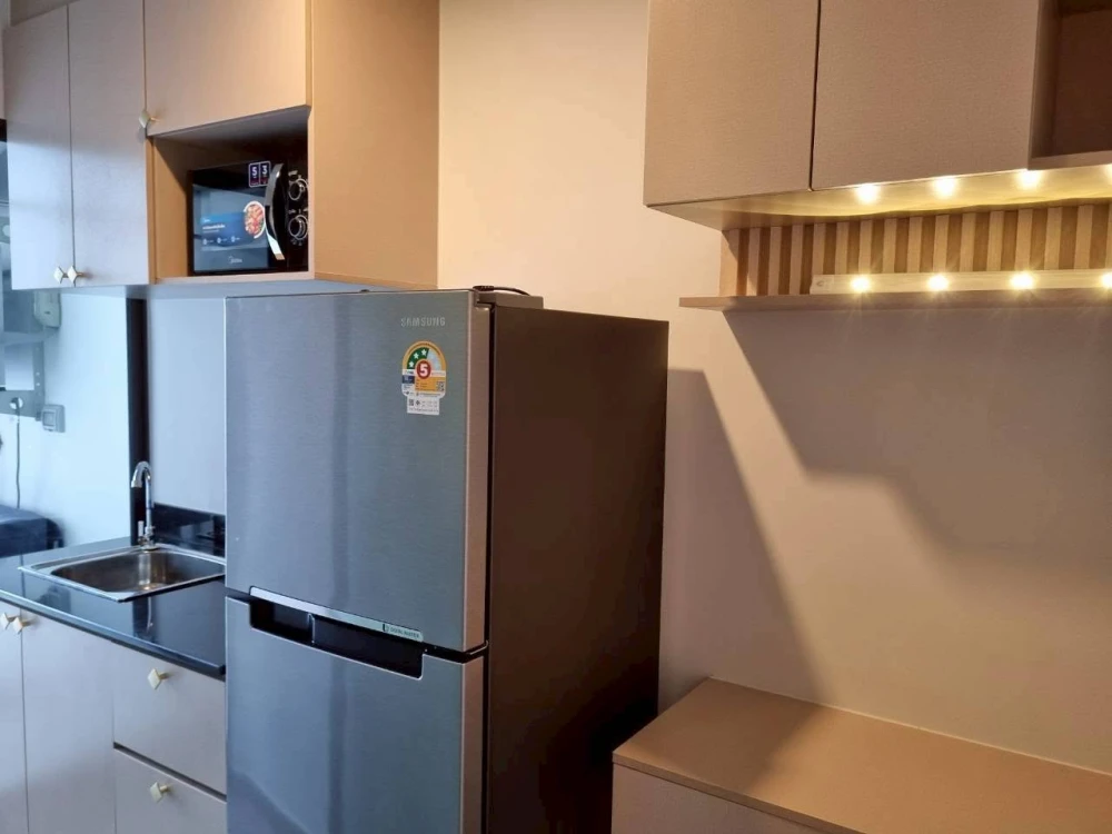 Condo for rent at Regent Home Wutthakat. The unit is pleasant and comes fully furnished with all appliances. Great value—book yours now before it’s go