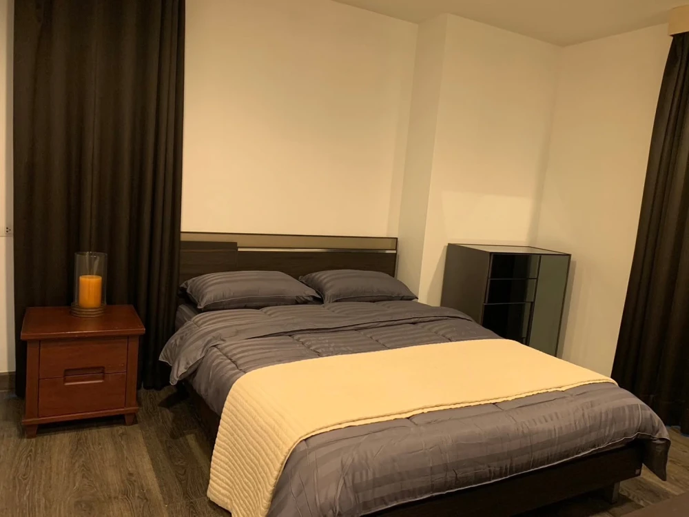 For rent: Rende Sukhumvit 23, 5th floor, fully furnished unit. Very comfortable and ready to move in. Book now! Don't miss out!