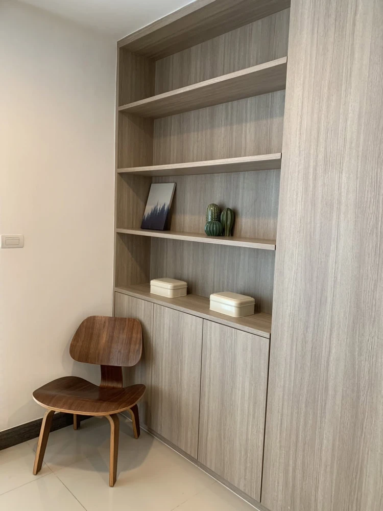 For rent: Rende Sukhumvit 23, 5th floor, fully furnished unit. Very comfortable and ready to move in. Book now! Don't miss out!