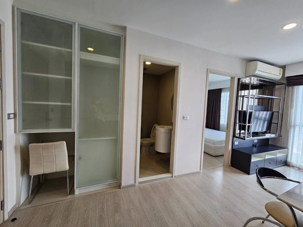 For rent: Rhythm Asoke 2, 11th floor, nice room, fully furnished, reserve now, hurry!