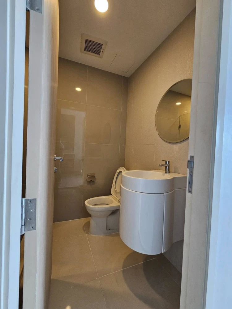 For rent: Rhythm Asoke 2, 11th floor, nice room, fully furnished, reserve now, hurry!