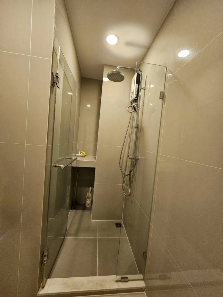 For rent: Rhythm Asoke 2, 11th floor, nice room, fully furnished, reserve now, hurry!
