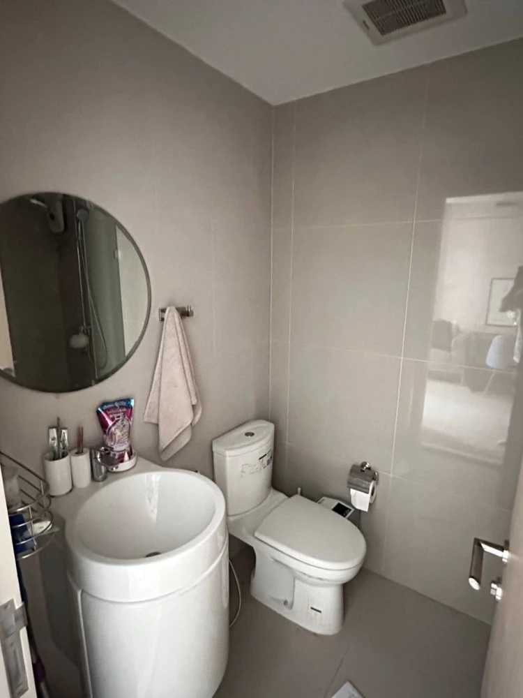 For rent: Rhythm Asoke 2, a nice room, decorated in a theme, good location, fully furnished. Don't miss out on this great deal.