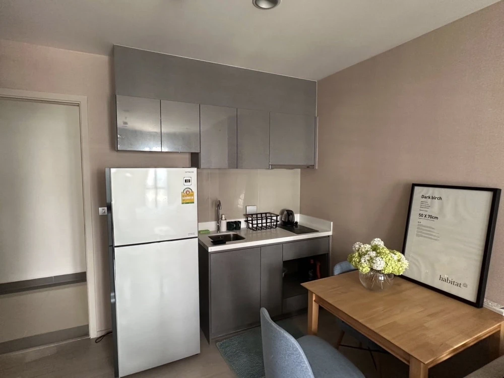 For rent: Rhythm Asoke 2, a nice room, decorated in a theme, good location, fully furnished. Don't miss out on this great deal.