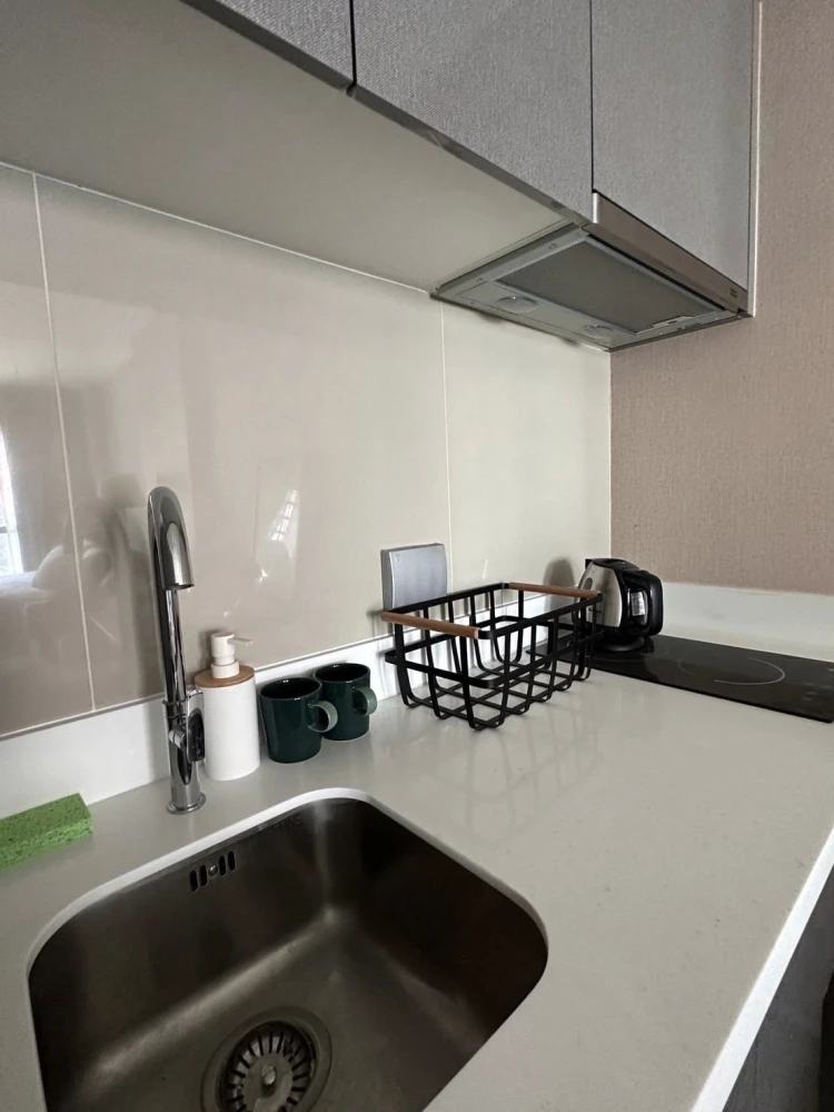 For rent: Rhythm Asoke 2, a nice room, decorated in a theme, good location, fully furnished. Don't miss out on this great deal.