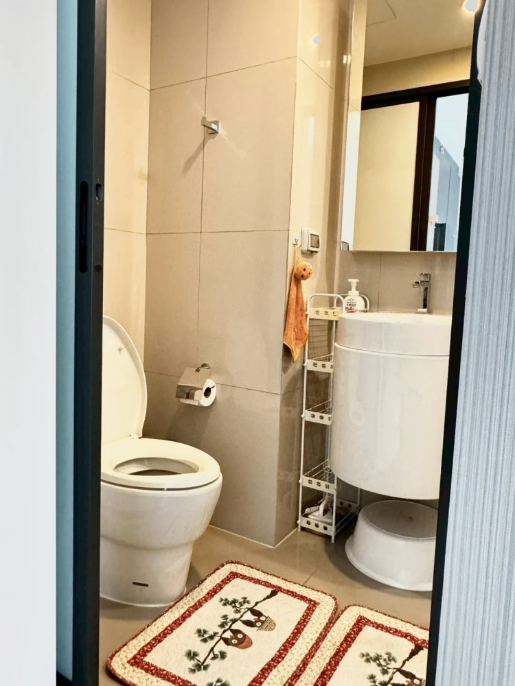 For rent: Rhythm Asoke, 15th floor, pool view, fully furnished, very livable. Book now, don't miss out!