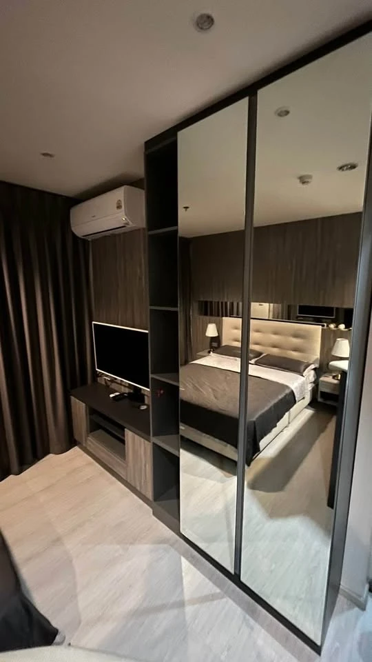 For rent: Rhythm Asoke, 20th floor, city view, great price, I tell you, you shouldn't miss it.