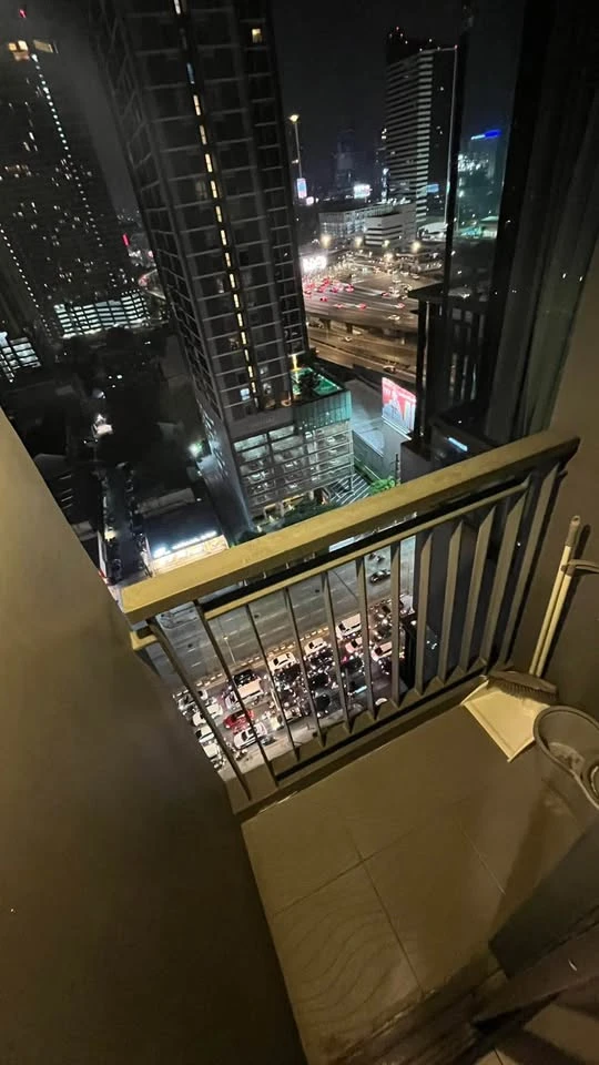 For rent: Rhythm Asoke, 20th floor, city view, great price, I tell you, you shouldn't miss it.