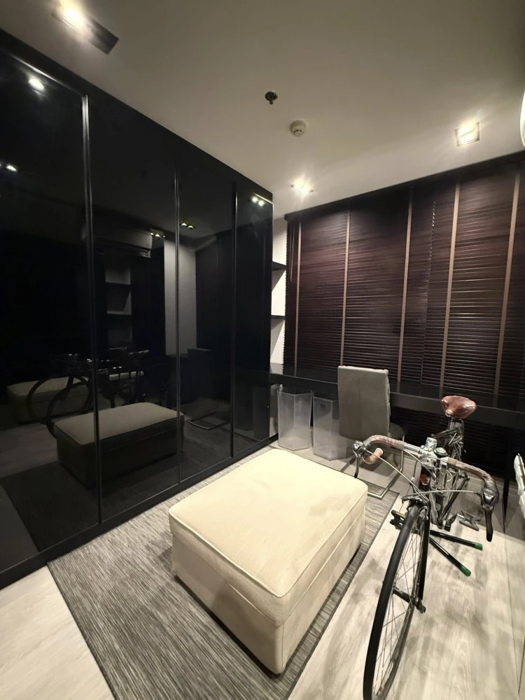 For rent: Rhythm Asoke, corner unit, spacious, unobstructed view, private, with walk-in closet and built-in furniture throughout. Book now!