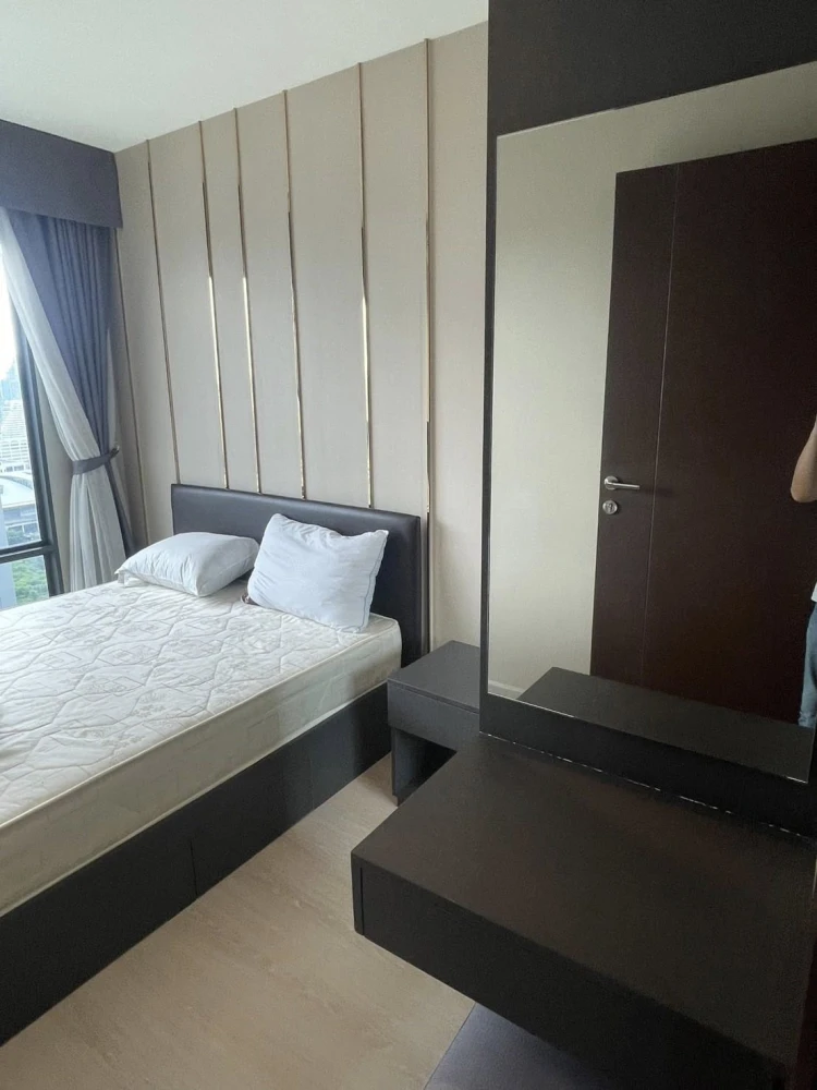 For rent: Rhythm Asoke, corner unit offering privacy and spacious living area. Fully furnished with complete amenities. Move-in ready!
