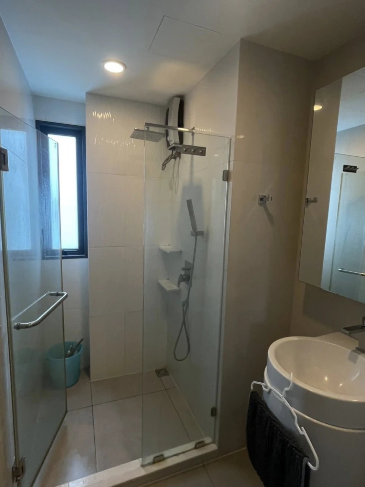 For rent: Rhythm Asoke, corner unit offering privacy and spacious living area. Fully furnished with complete amenities. Move-in ready!