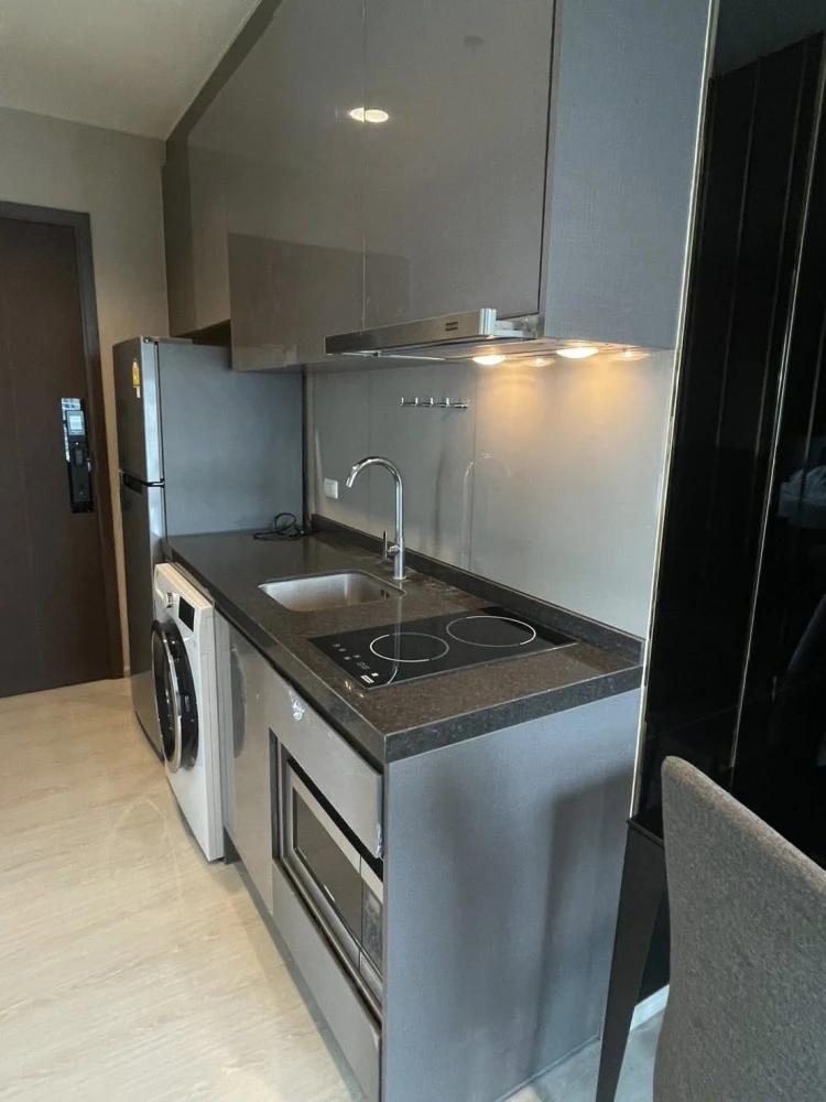 For rent: Rhythm Asoke, corner unit offering privacy and spacious living area. Fully furnished with complete amenities. Move-in ready!