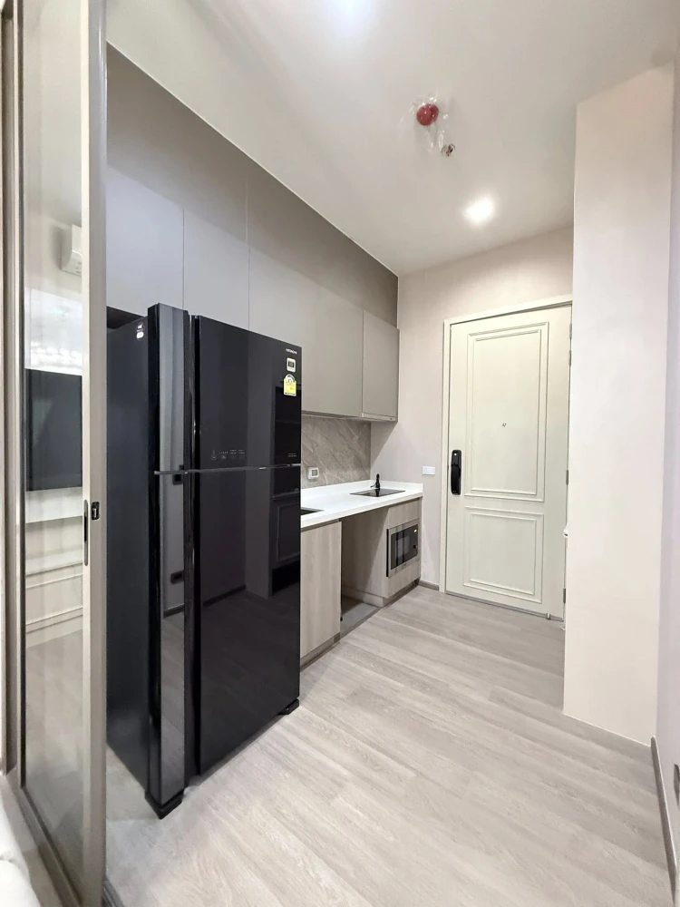 For rent: Rhythm Charoenkrung Pavillion, high floor unit, fully furnished, spacious and comfortable. Book now!