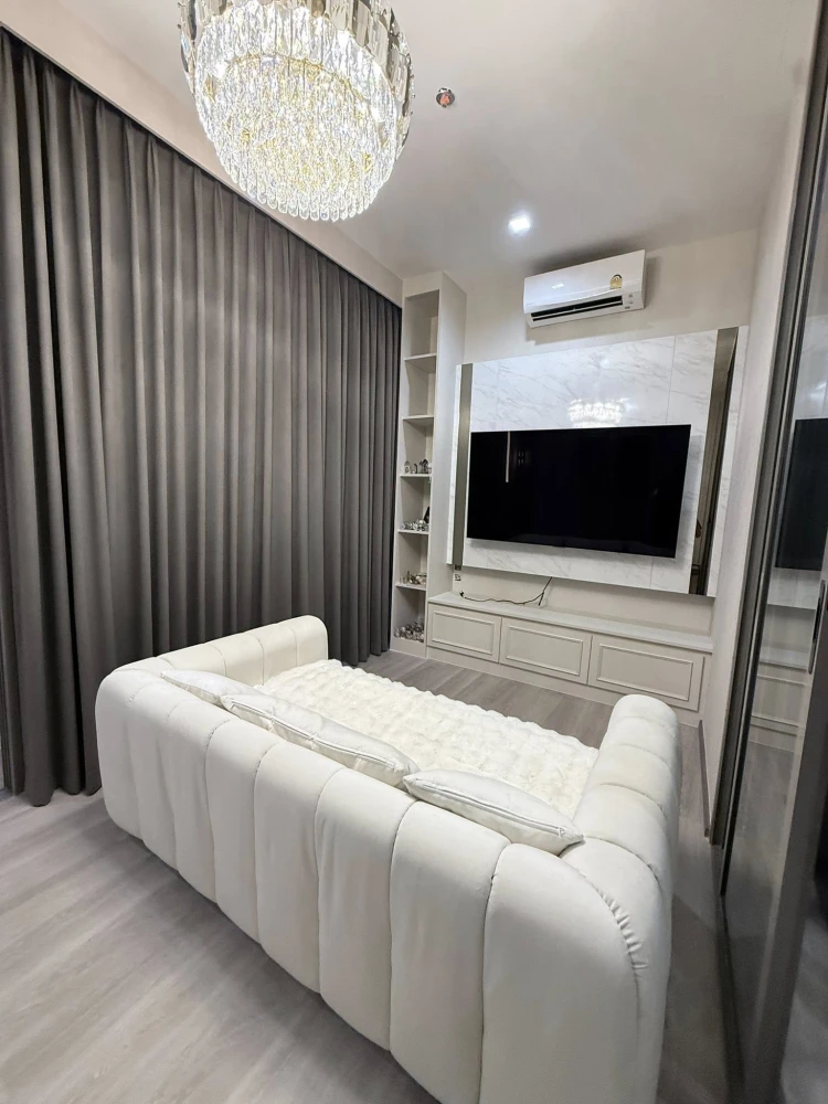For rent: Rhythm Charoenkrung Pavillion, high floor unit, fully furnished, spacious and comfortable. Book now!