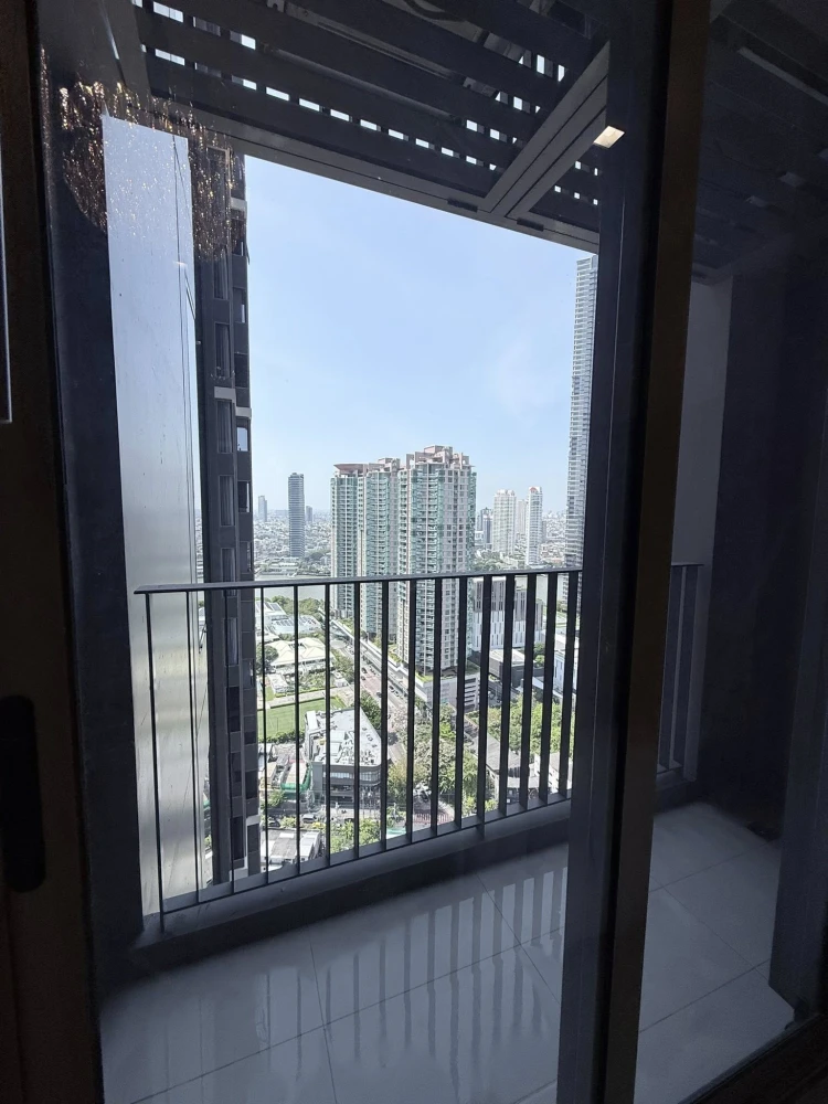 For rent: Rhythm Charoenkrung Pavillion, high floor unit, fully furnished, spacious and comfortable. Book now!